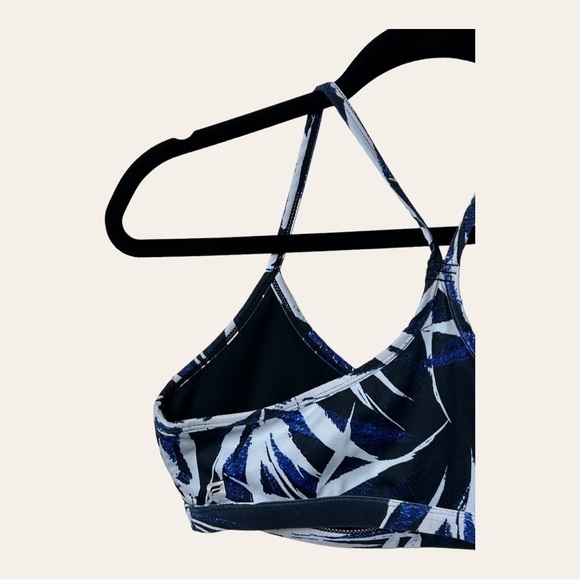 1166. Fabletics ELLIE SPORTS BRA HAWAIIAN TROPICAL PRINT BLUE/WHITE/BLACK - Picture 7 of 7